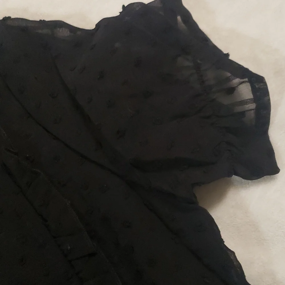 🍁New boutique ruffle Swiss dots deep v top - Picture 7 of 11